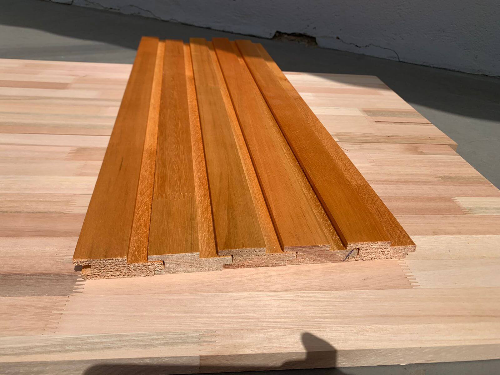 Painél Ripado de Madeira Eucalípto – Galuta Madeiras